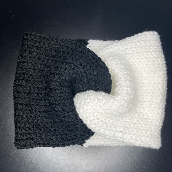 Messy bun ear warmers - Picture 2 of 2